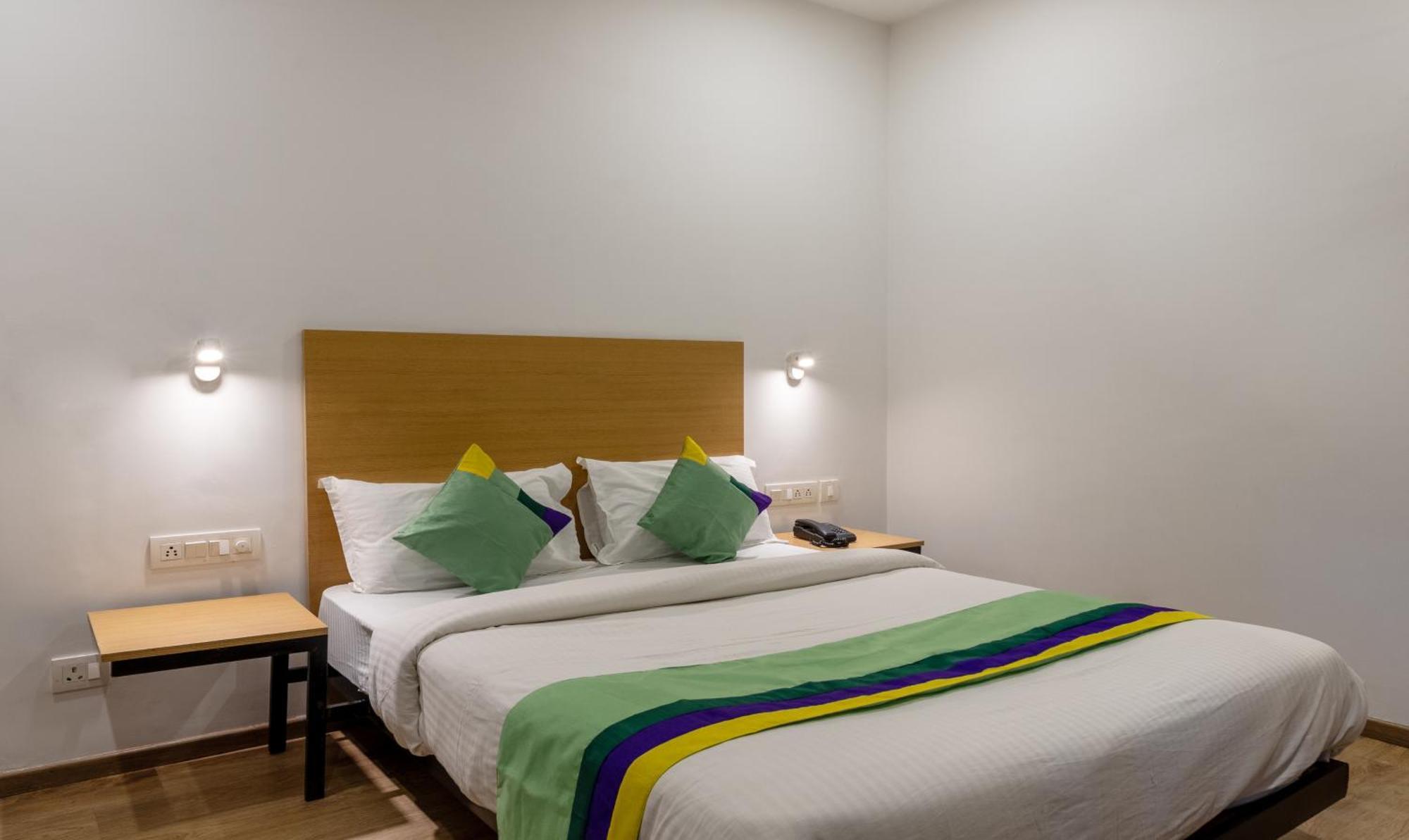 Treetops Inn شيناي المظهر الخارجي الصورة