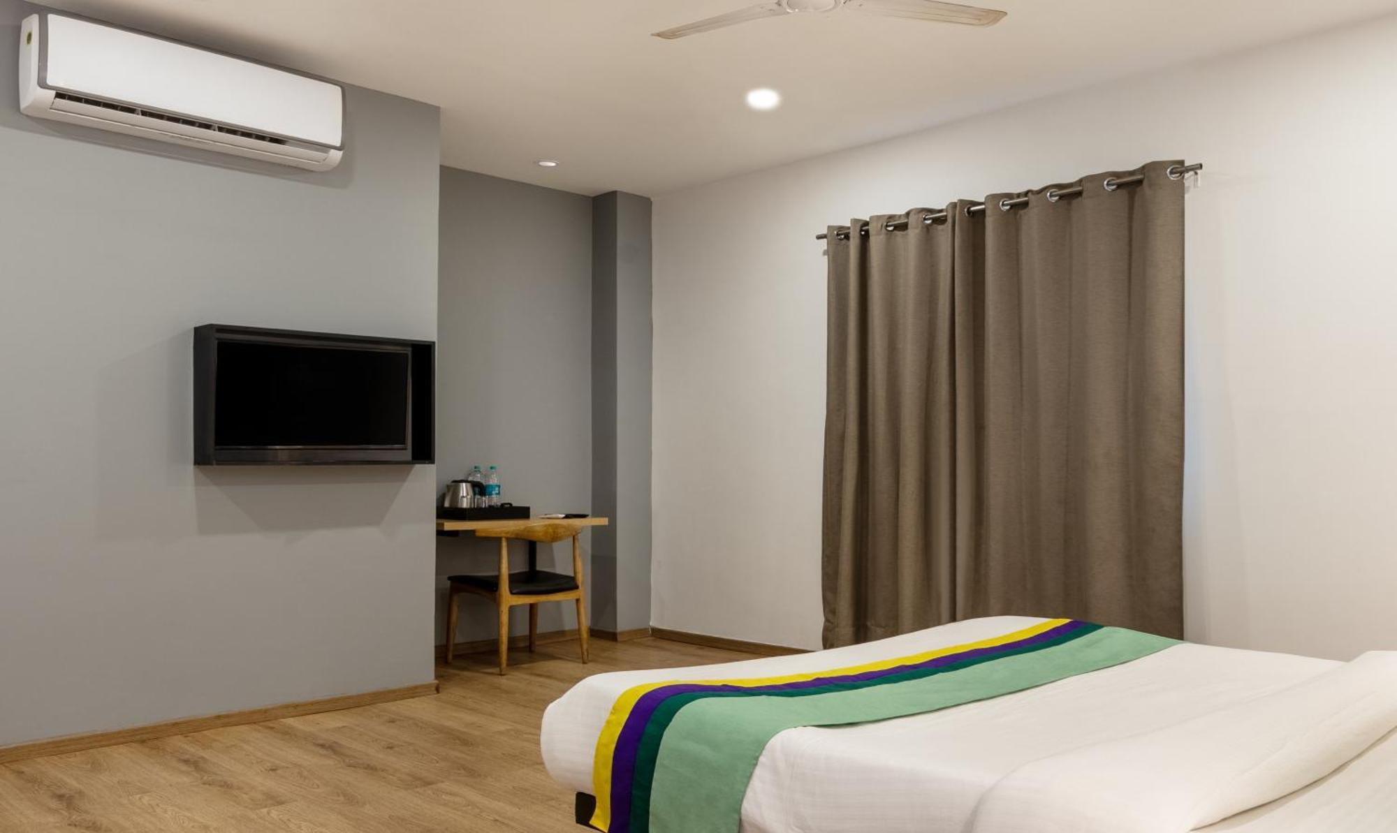Treetops Inn شيناي المظهر الخارجي الصورة